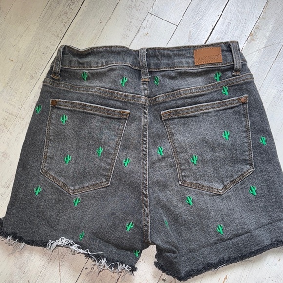 Judy Blue Gray and Green Cactus Embroidered Jean Shorts - Picture 4 of 9
